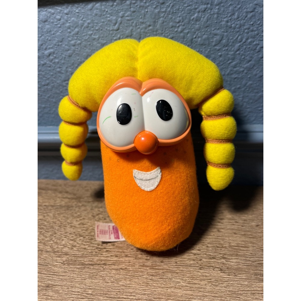 Fisher Price VeggieTales Laura the Carrot Plush Stuffed Toy‎